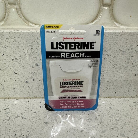 1 pack of J & J Listerine Reach Gentle Gum Care Woven Floss Cinnamon Mint 50 yds - Picture 1 of 2